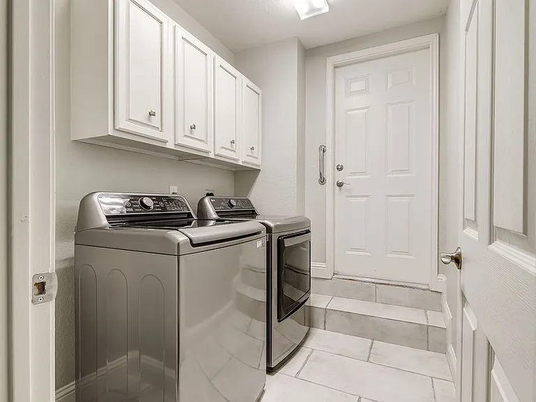 218 E Creekview Dr — Photo 22