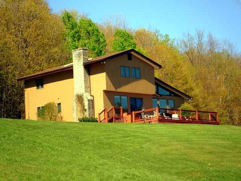 2nd image of 331 GREEN HOLLOW Road