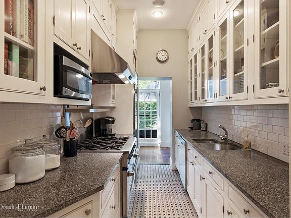 5th image of 104 Pierrepont St APT 1