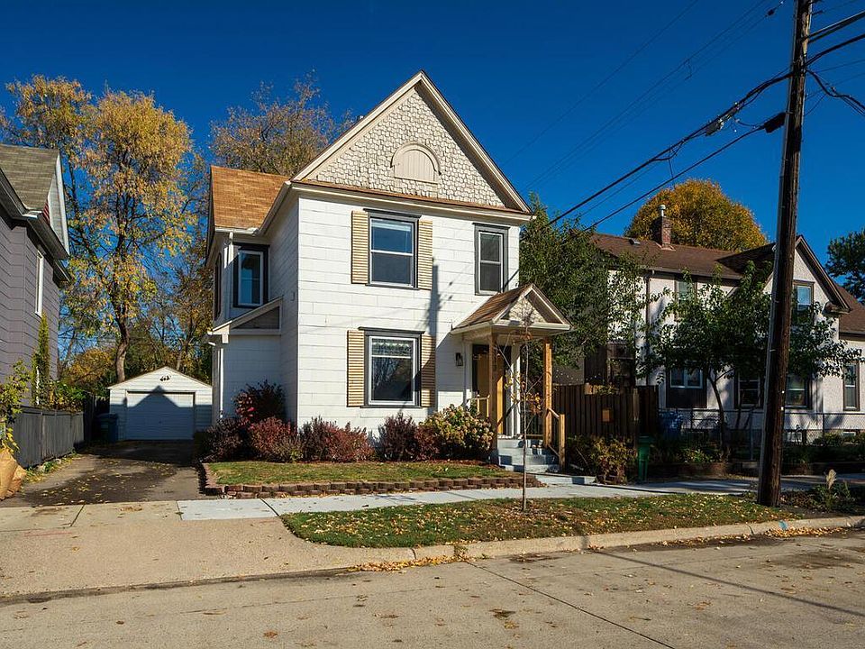 1st image of 1113 18 1/2 Ave NE