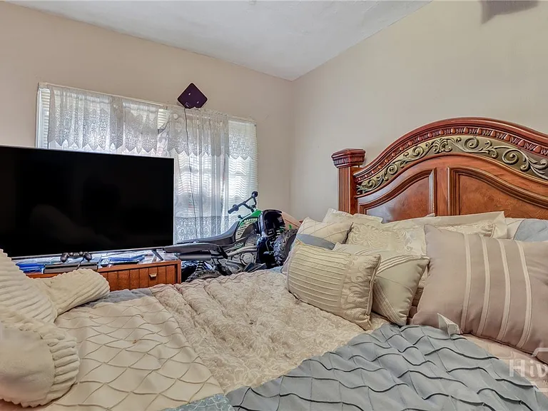 1313 E 55th St — Photo 37