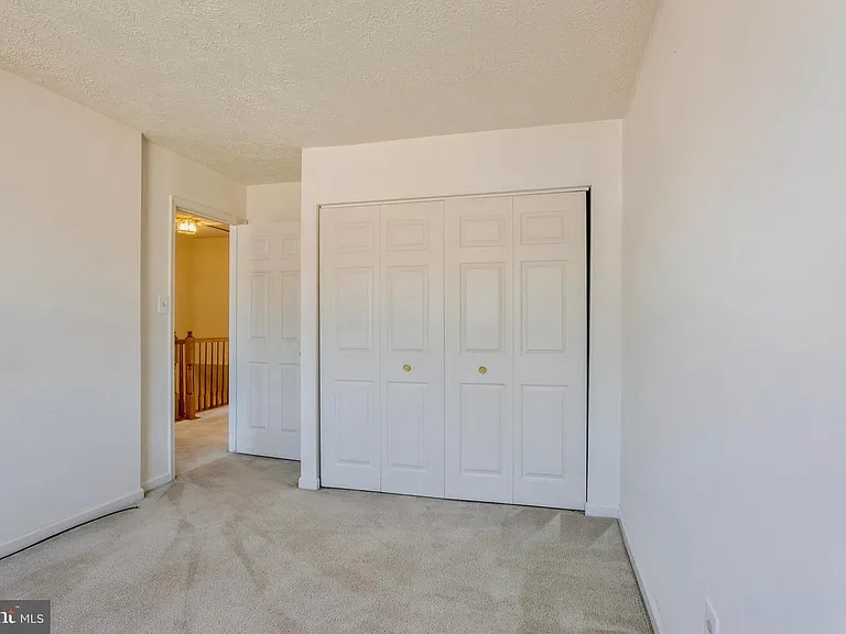 8 Tatler Pl — Photo 15