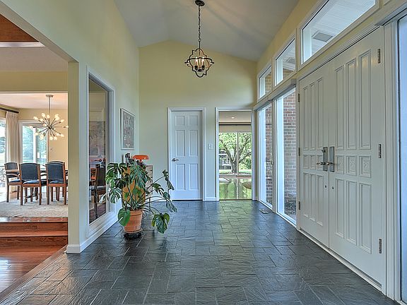 5th image of 76 Fairway Dr