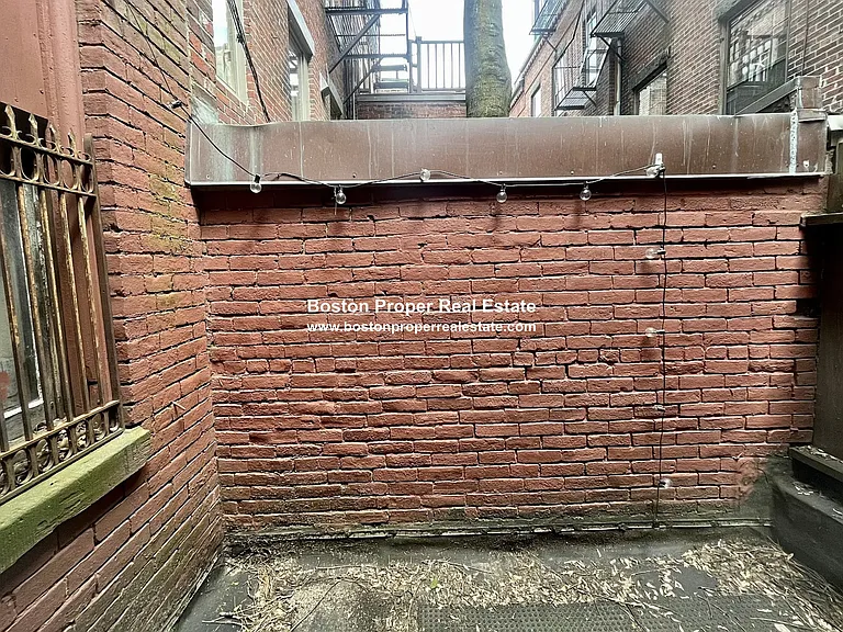 32 Irving St #2 — Photo 3