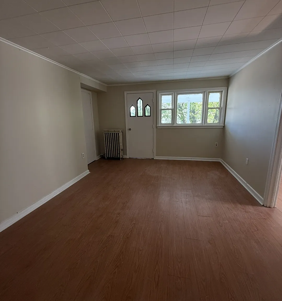2 bed, 900 sqft, $1,000 — Photo 1