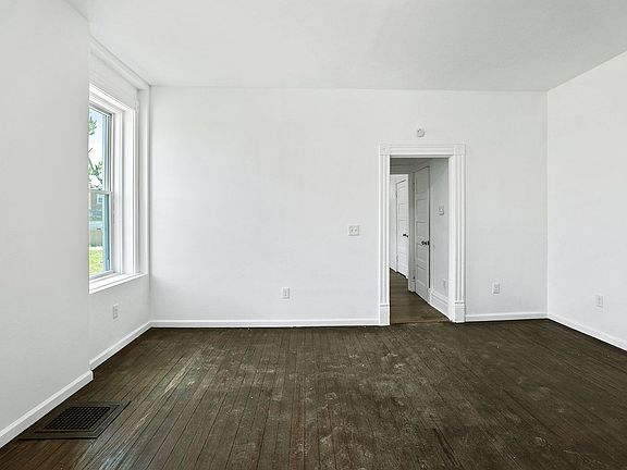 5th image of 4620 Pope Ave
