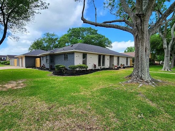3rd image of 5925 Woodway Dr