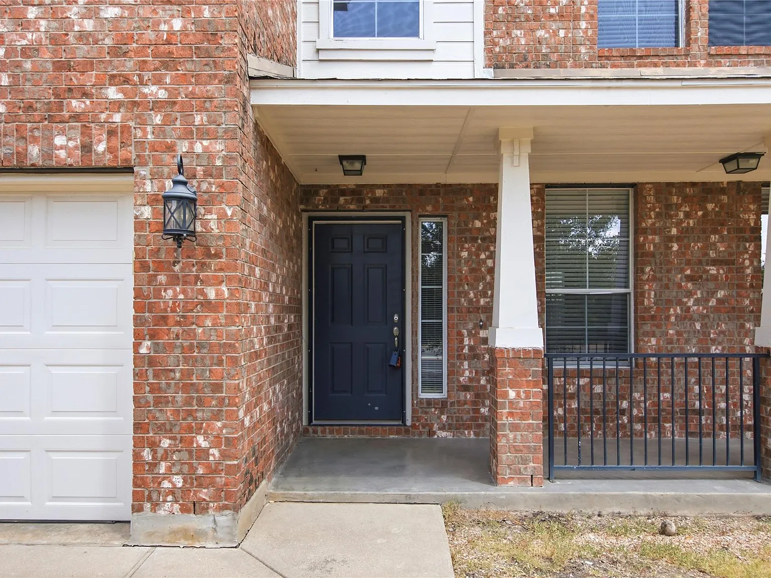 4 bed, 2.5 bath, 2458 sqft, $2,350 — Photo 4