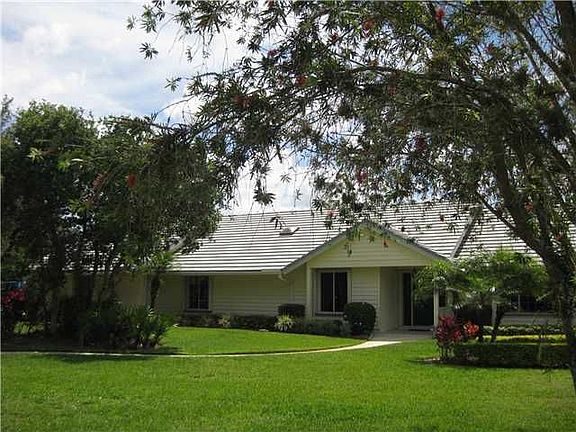 2nd image of 7682 Wexford Way