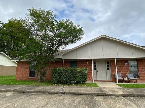 2nd image of 104 Park Cir #B
