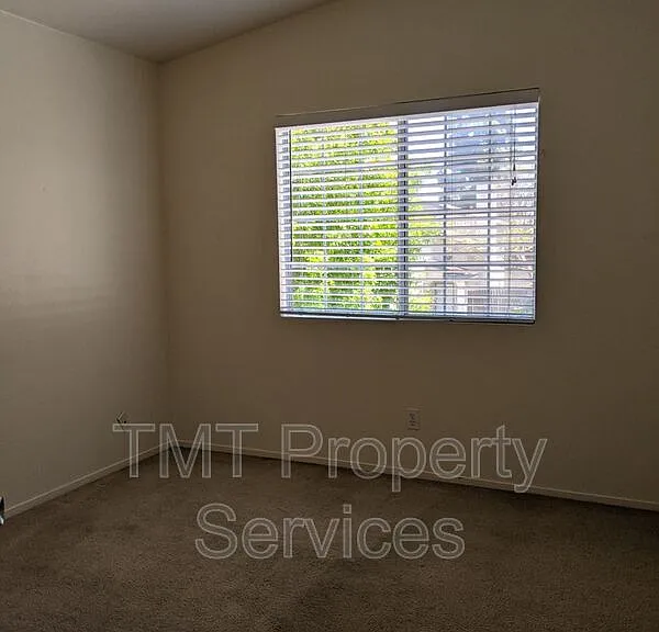 2537 Brunswick Dr — Photo 9