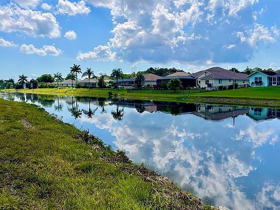 4th image of 1135 Rotonda Cir
