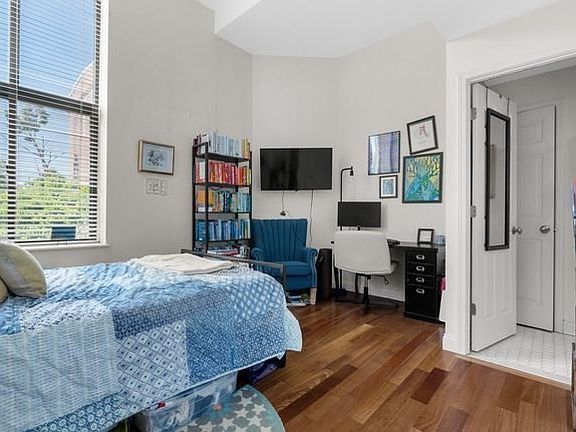 5th image of 841 Parker St APT 203