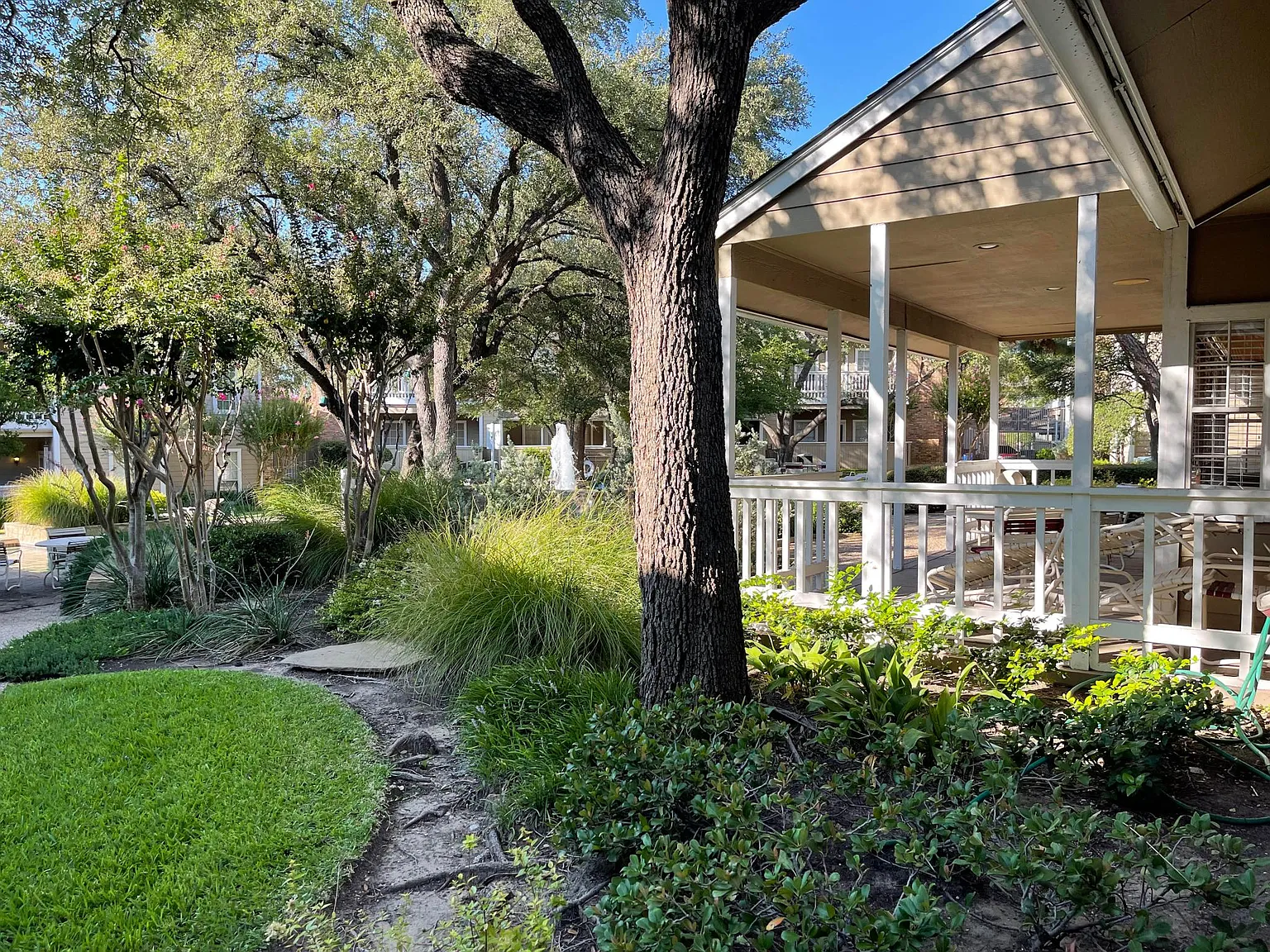 2 bed, 876 sqft, $1,350 — Photo 3