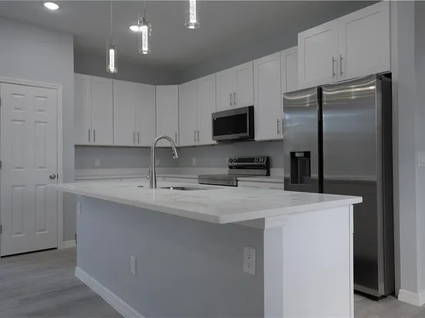 1013 Aston Martin Dr, Sebring, FL 33872