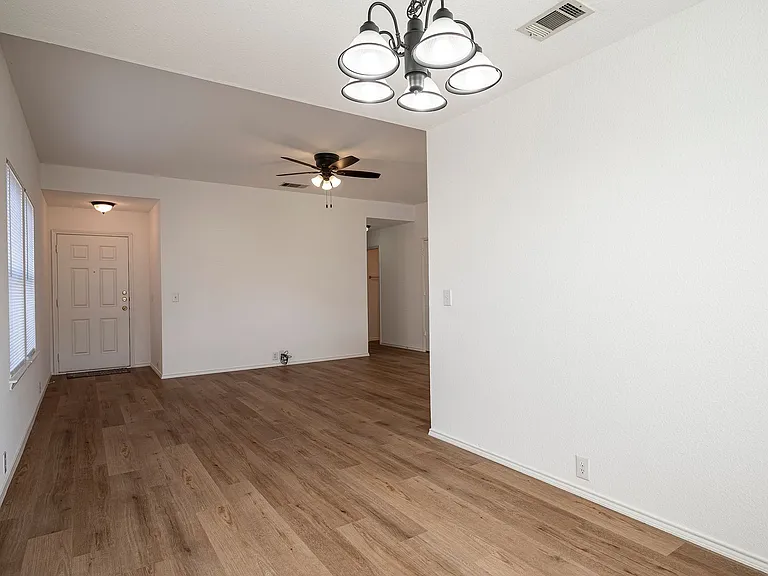 8924 King St — Photo 14