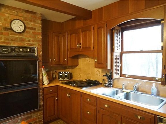 5th image of 104 Iroquois Dr