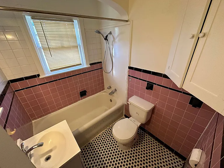 1822 Earle St — Photo 9