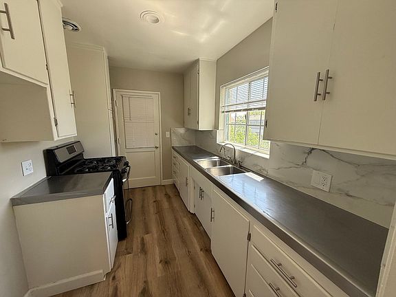 3rd image of 4133 Somerset Dr #33-B