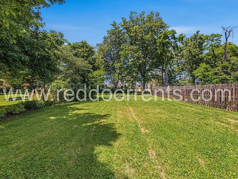412 N Merrill St — Photo 37