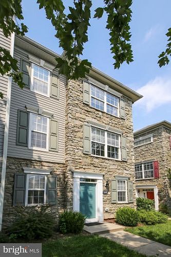 1st image of 21814 Petworth Ct