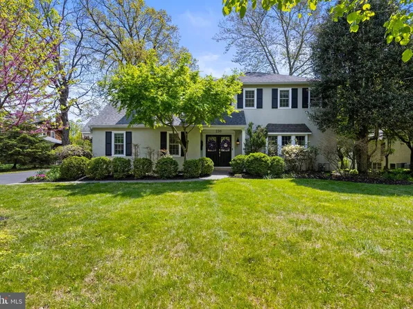 230 E Beechtree Ln, Wayne, PA 19087