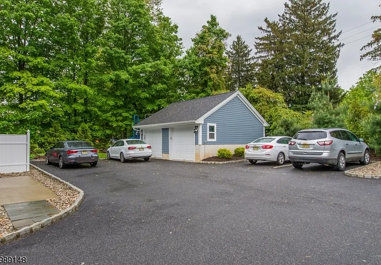 64 Kent Place Blvd #A — Photo 15