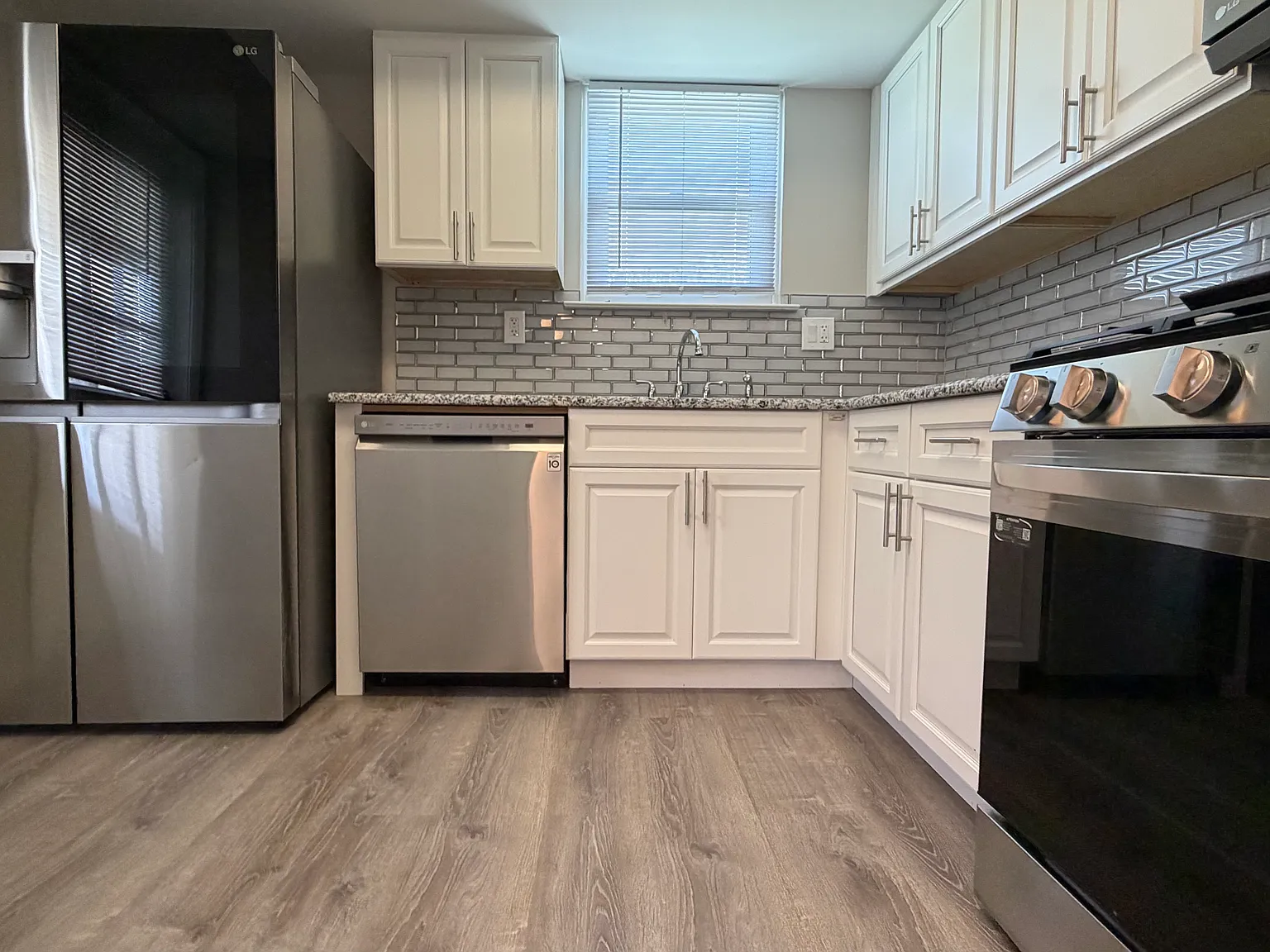 2 bed, 1000 sqft, $2,100 — Photo 3