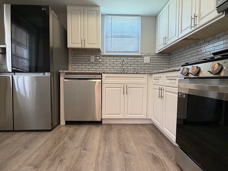 4548 Rosemarie Dr — Photo 8