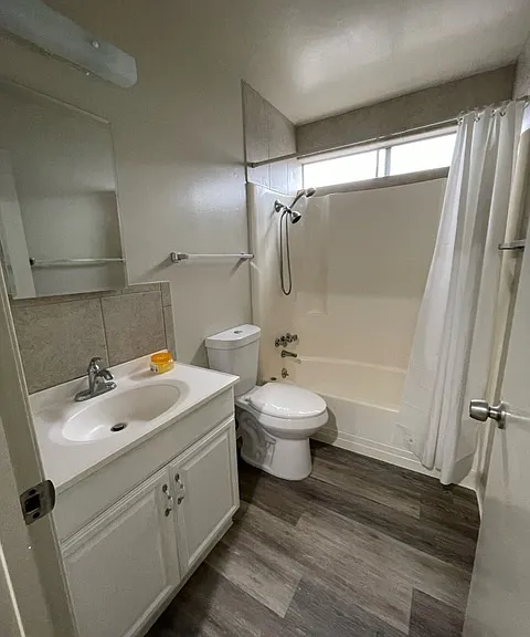 1081 Lakedale Way — Photo 4