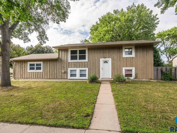 3800 E Ronning Dr, Sioux Falls, SD 57103