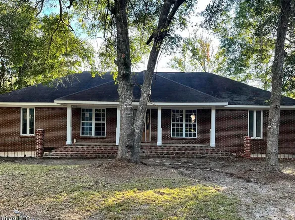 2709 Robert Hiram Dr, Gautier, MS 39553