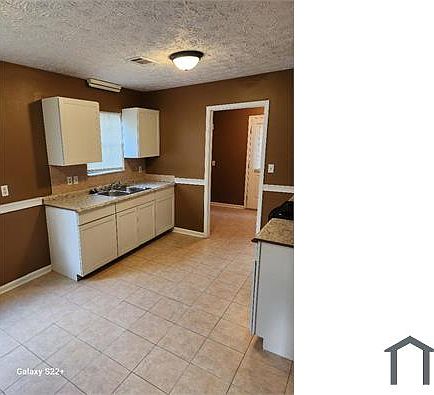 3rd image of 1132 N Burbank Dr
