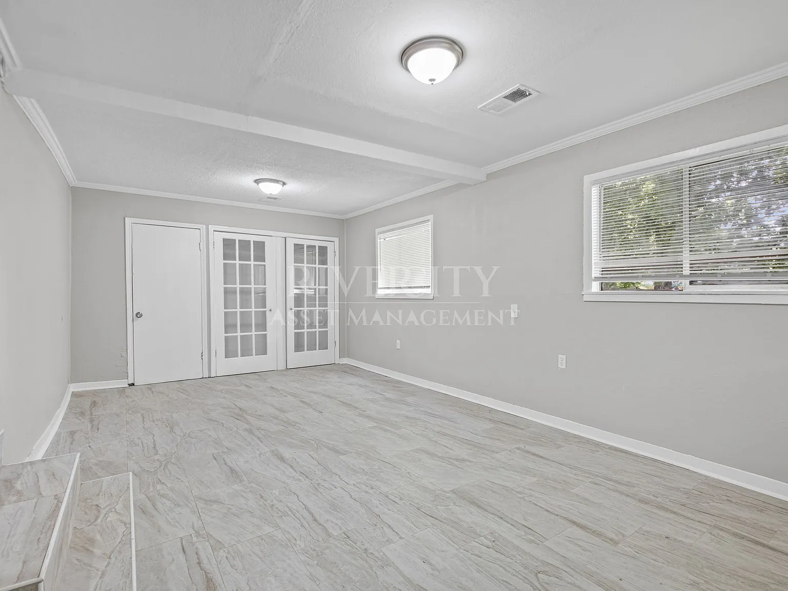 1580 Oriole Street - 1 — Photo 2