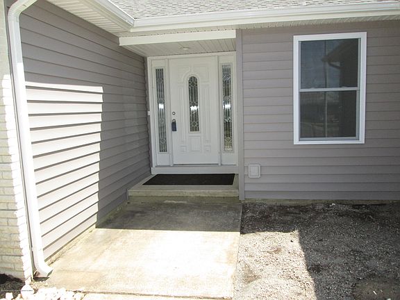 3rd image of 18 Thronbury Ct