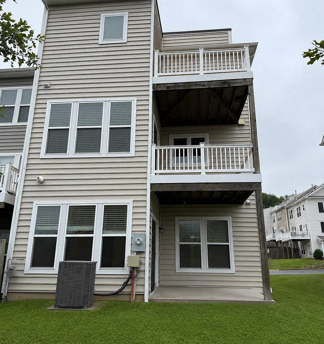 4 bed, 4.5 bath, 3224 sqft, $4,200 — Photo 4