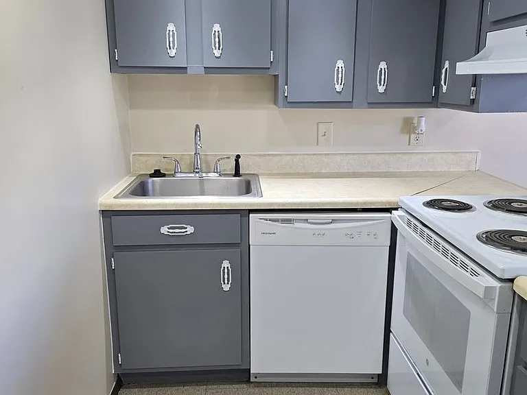 1565 Bryn Mawr Pl — Photo 6