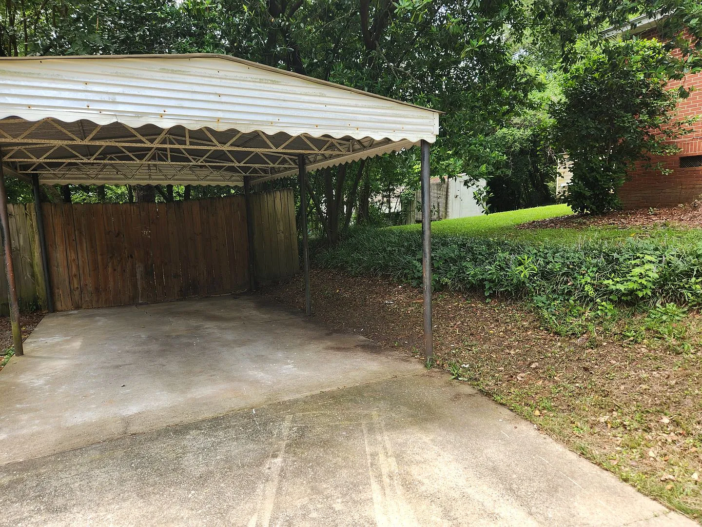 3 Bedrooms 1.5 Baths - North Columbus - Large Corner Lot — Photo 4