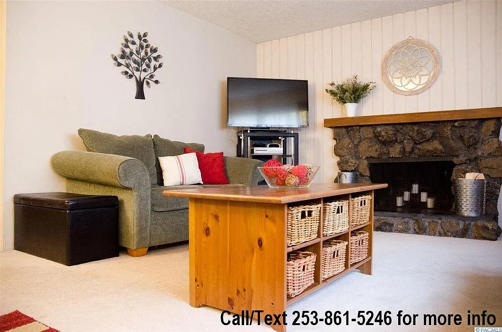 335 NW Larry St — Photo 4