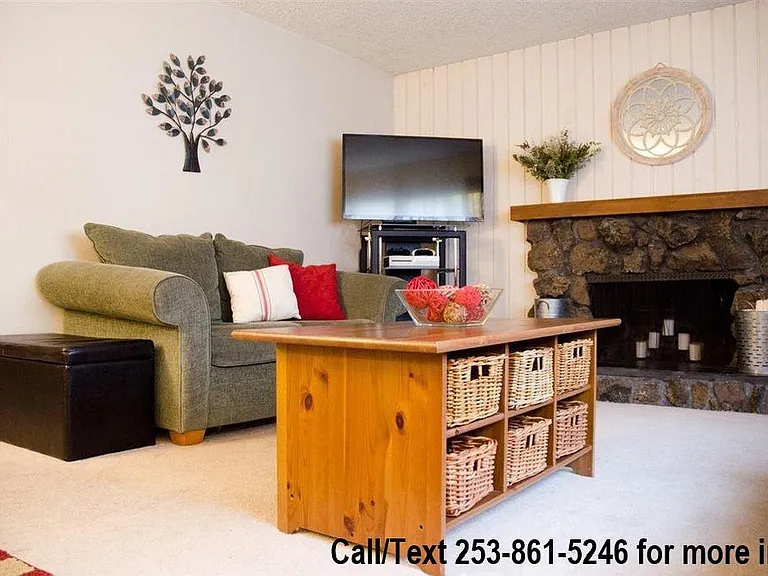 335 NW Larry St — Photo 4