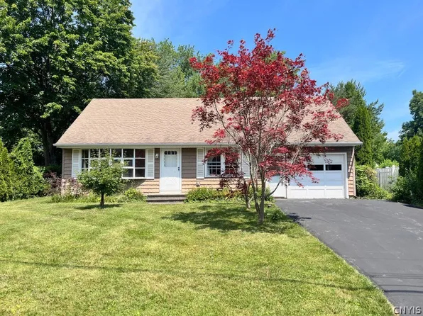 8 Lyndale Ct, East Syracuse, NY 13057