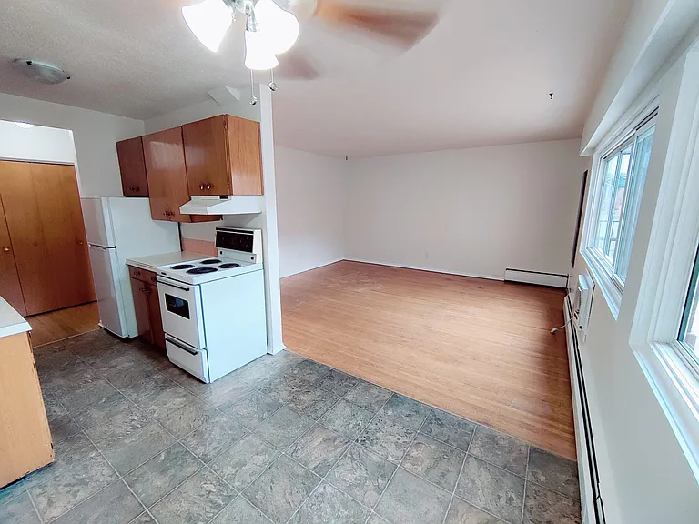 471 Winnipeg St — Photo 10
