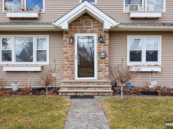 2nd image of 181 Allen St