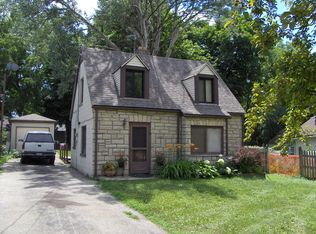 22W549 Emerson Ave, Glen Ellyn, IL 60137