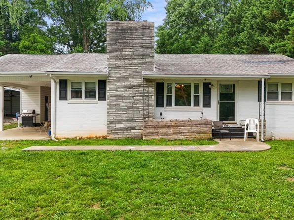 1102 Commonwealth Dr, Altavista, VA 24517