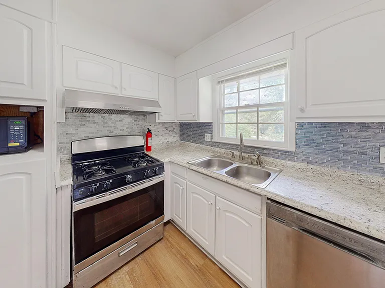 Wilburn Dr SW — Photo 7