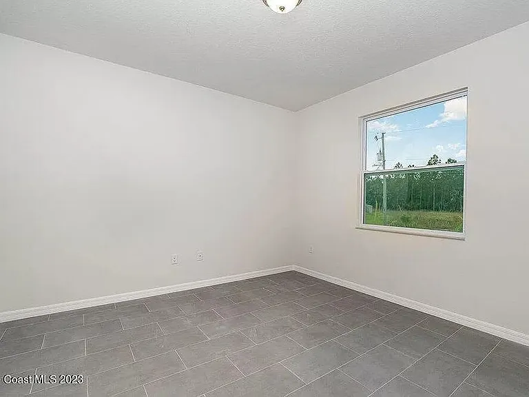 130 Norgrove St SE — Photo 6