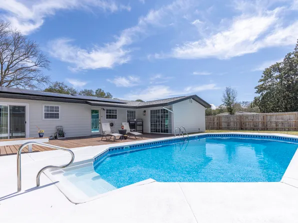 17 Oak Ln, Shalimar, FL 32579