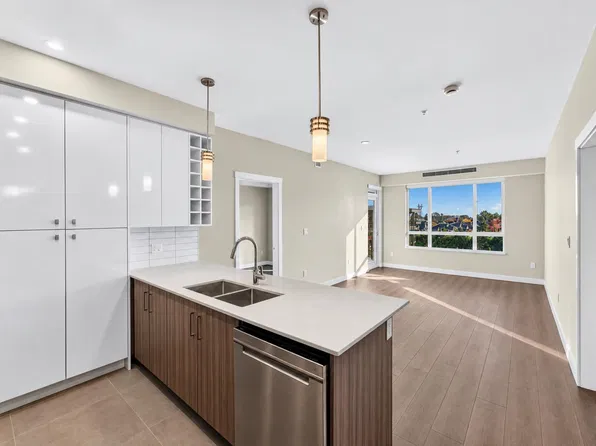 23200 Gilley Rd #403, Richmond, BC V6V 2L6