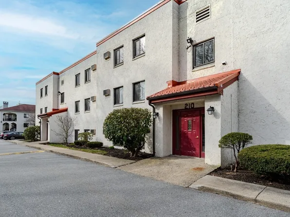 210 Fellsview Ter APT 216, Stoneham, MA 02180